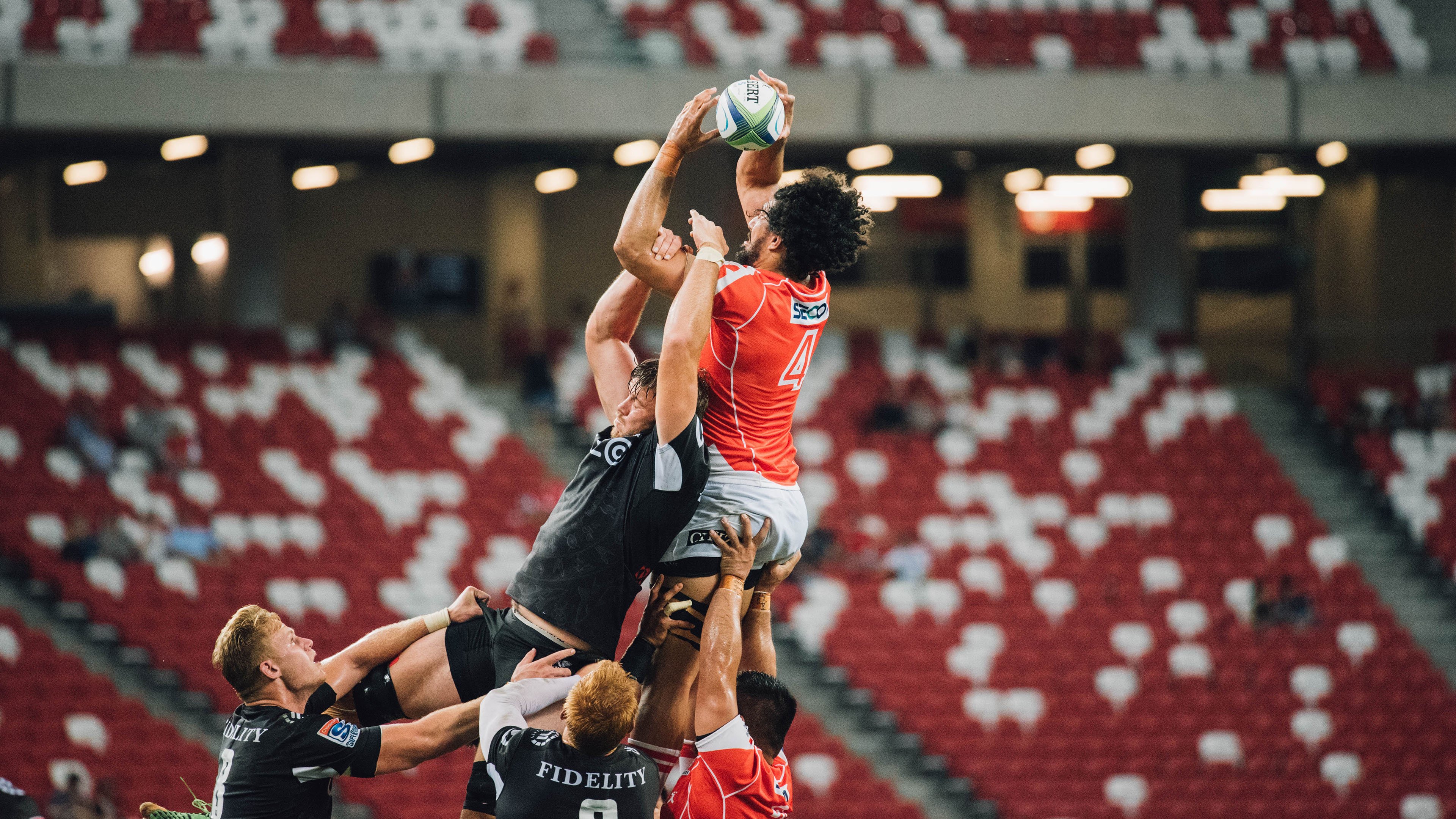 红牛风暴席卷索伯，维斯塔潘用速度点燃F1赛场的唯一宿命